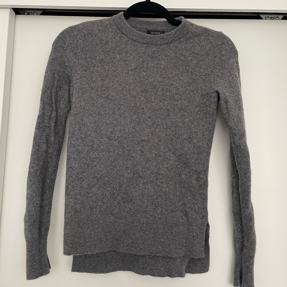 Halogen 100% cashmere crew neck sweater